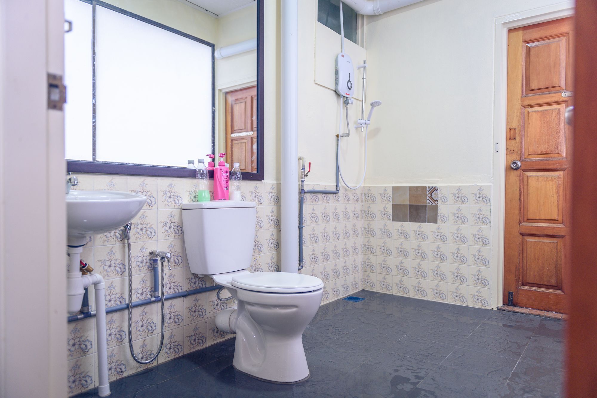 Готель Spot On 89645 Ong'S Court Джорджтаун Екстер'єр фото