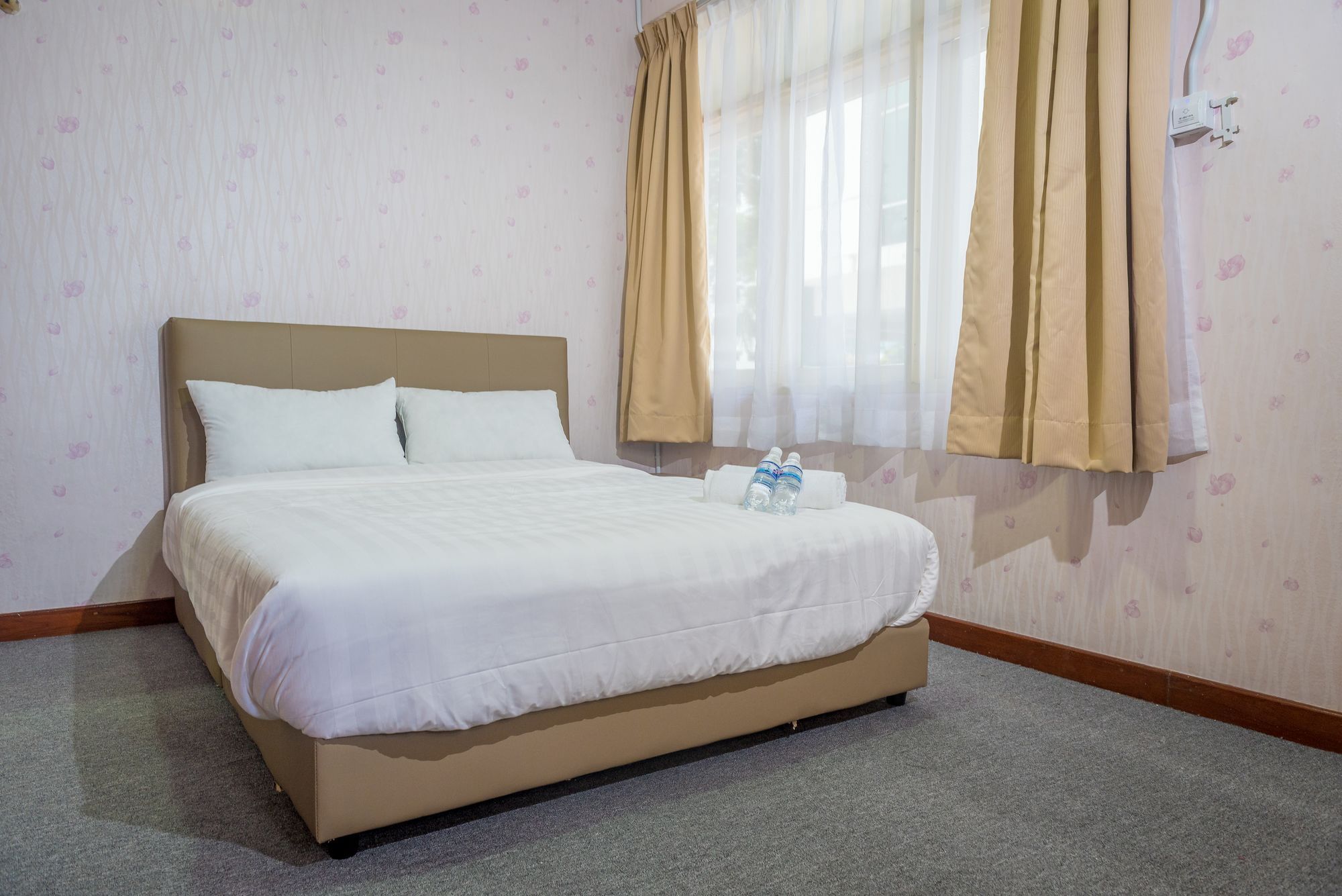 Готель Spot On 89645 Ong'S Court Джорджтаун Екстер'єр фото