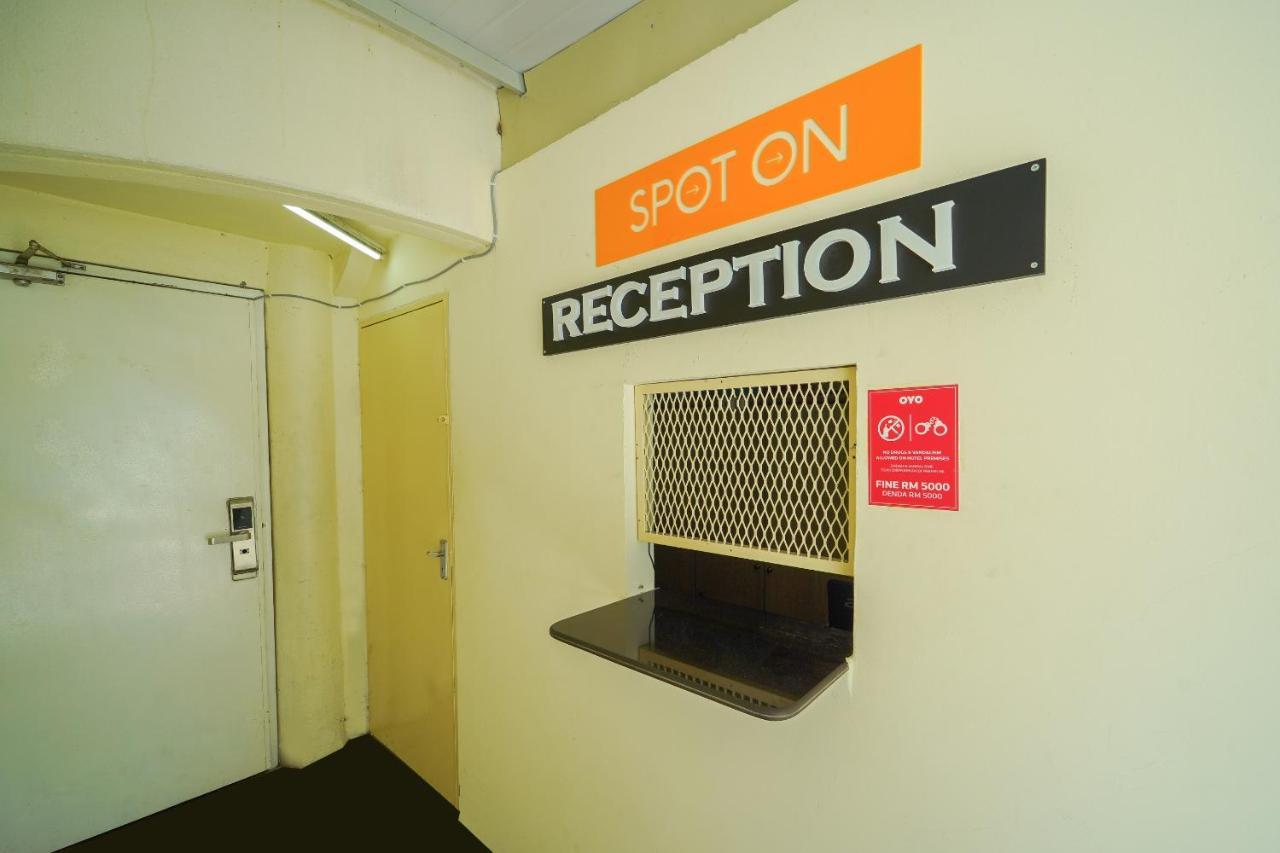 Готель Spot On 89645 Ong'S Court Джорджтаун Екстер'єр фото